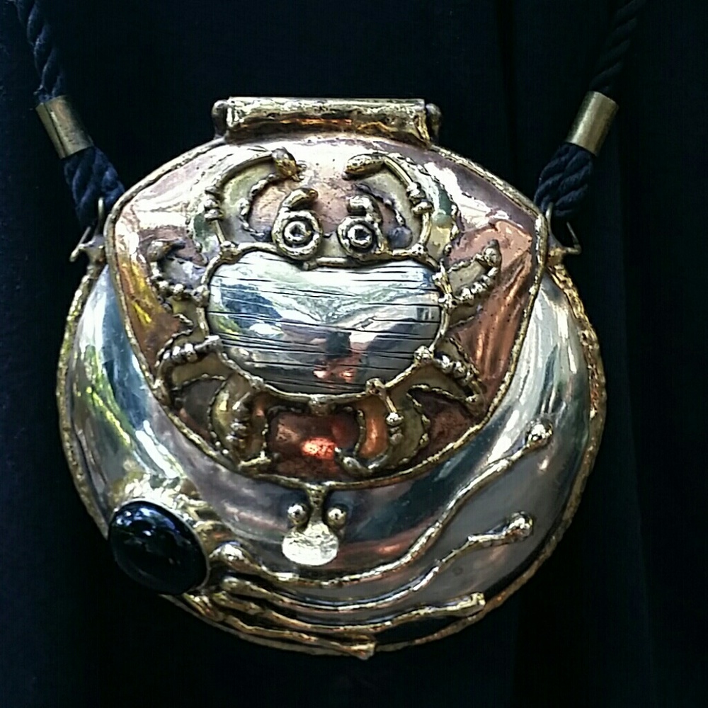 Metal shoulder gypsy 'bag'.